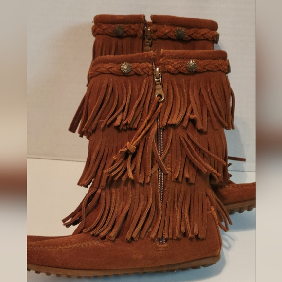 Minnetonka kids 3 layer Fringe Boot - Picture 11 of 15